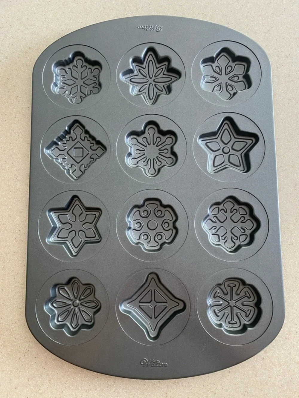 Wilton Gray Nonstick Decorative Holiday Cookie, candy or chocolate Mold Pan